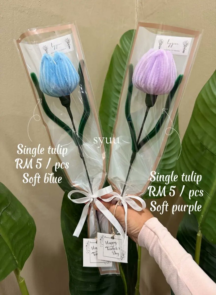syuhashim's tweet photo. OPEN ORDER FOR HARI GURU 2026 ✨
Single Flower &amp; Bear Kawat Bulu 
📌 Pre-order only (no urgent ❌)
📌 Can request other colours (depends on available)
📌 Postage Semenanjung only
📌 Booking with full payment only !!

Nak order? Boleh direct DM sy tau 🫶 https://t.co/U7ldhxBkMG