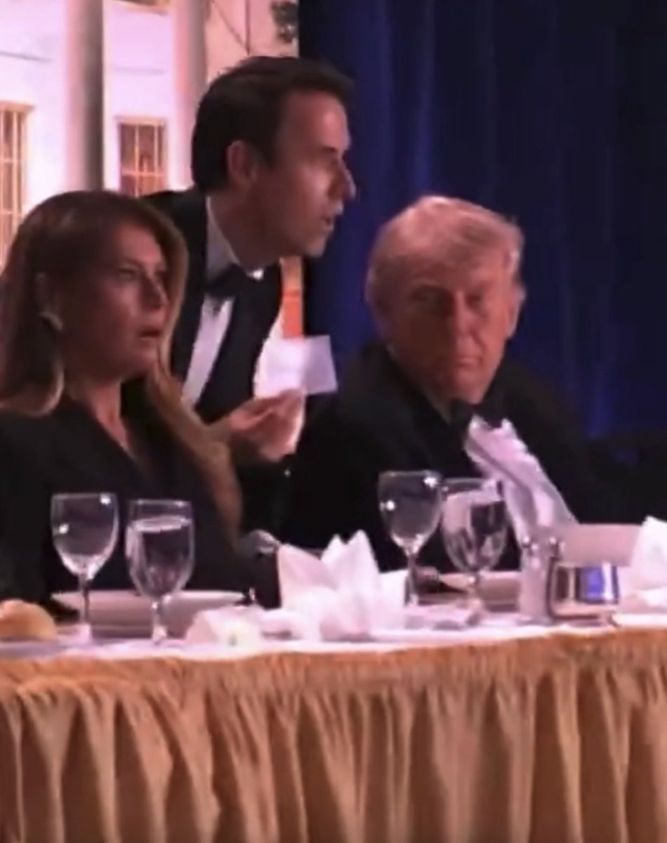 Mitt🧤Romney is a Hologram tweet media