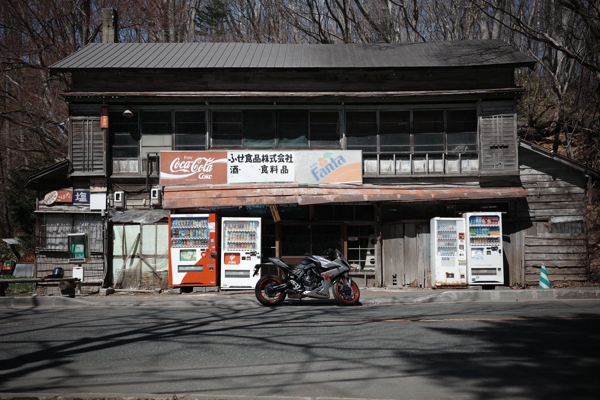 kowloonsugar's tweet photo. シーズンイン。#gsx8r #suzuki #motorcycle #オートバイ #ツーリング #昭和レトロ https://t.co/o3WO6ApYvy