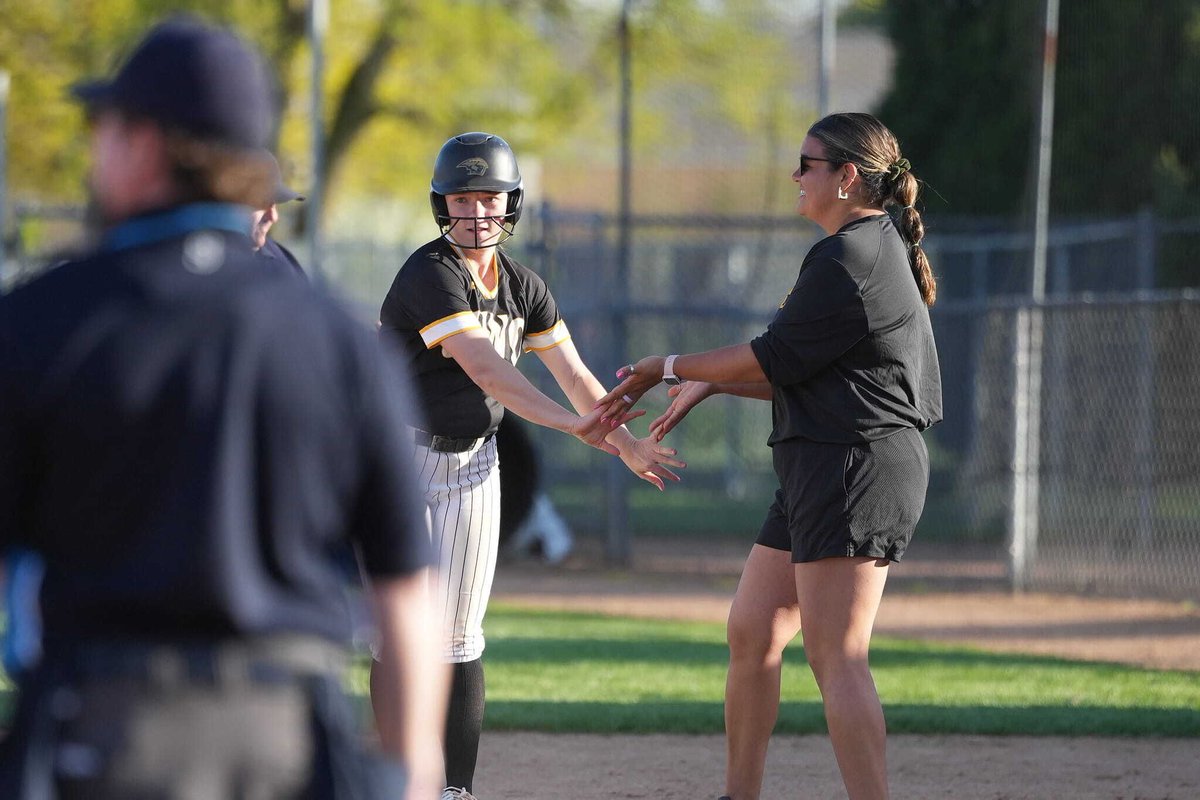 UWOshkoshTitans's tweet photo. The Titans pick up 4 wins over the Blue Devils all in one day as @UWOBaseball and @UWOSoftball1 pick up important conference wins 🥎 ⚾️ 📸 

Check out all the photos captured at today's games here: https://t.co/cM4jByjkOr  

#GoldStandard https://t.co/kyBSUrwTPk