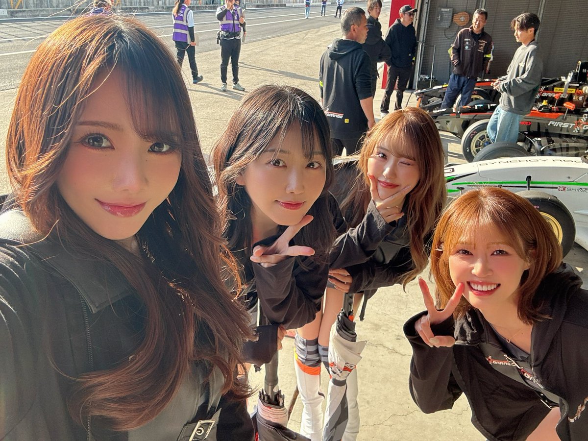 shi_saaa's tweet photo. 昨日のFJ1500/FormulaBeatもてぎ、応援ありがとうございました😊
春のもてぎは久しぶりでした☘
またfirstgarageさんでRAができて楽しかったです!
↓1枚め香恋ちゃんが撮ってくれた😆
#firstgarage https://t.co/AANjK9GfzQ