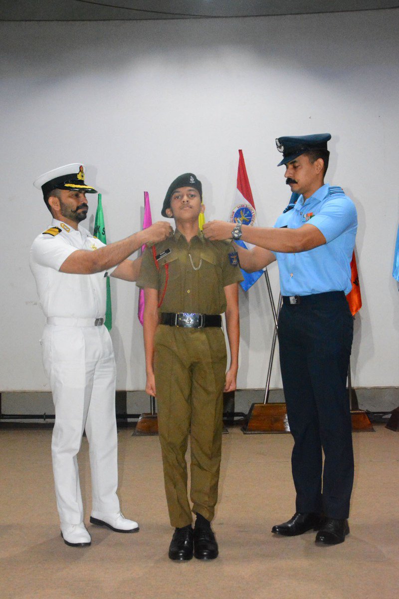 sainik_satara's tweet image. Sainik School Satara hosted its Investiture Ceremony on 25 April 2027, formally inducting School Cadet Appointments. With epaulets conferred and a solemn pledge taken, our new leaders step forward to serve with integrity and discipline. 🇮🇳
#FutureLeaders #SainikSchoolSatara