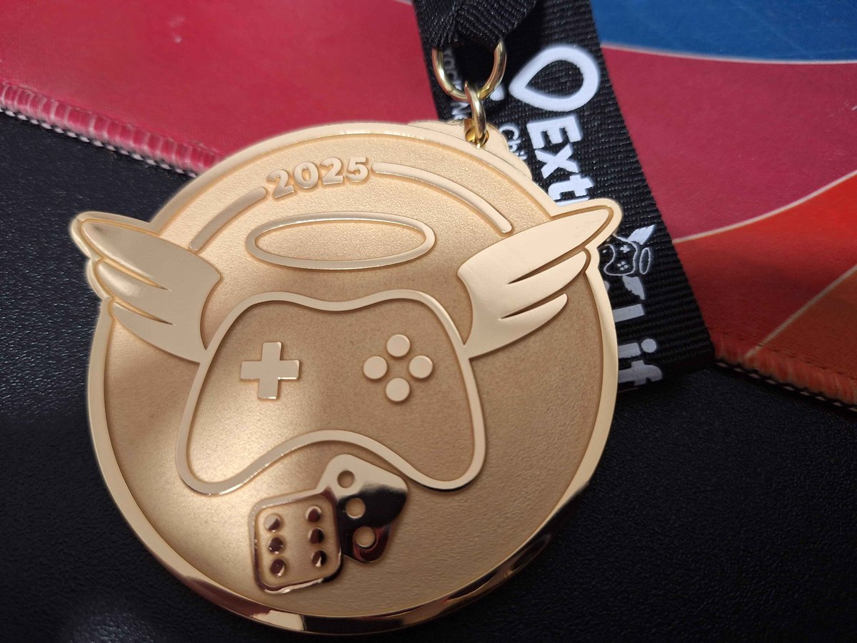 Last Year's Extra Life Medal has just arrived! Adding it to my Extra Life box. Might be a good time to showcase all the nice rewards. Already started this year's campaign too, so happy to be able to help kids in need!

🧷extra-life.org/participants/M…
#ExtraLife #DCUO <a href="/DCUO/">DCUO</a>