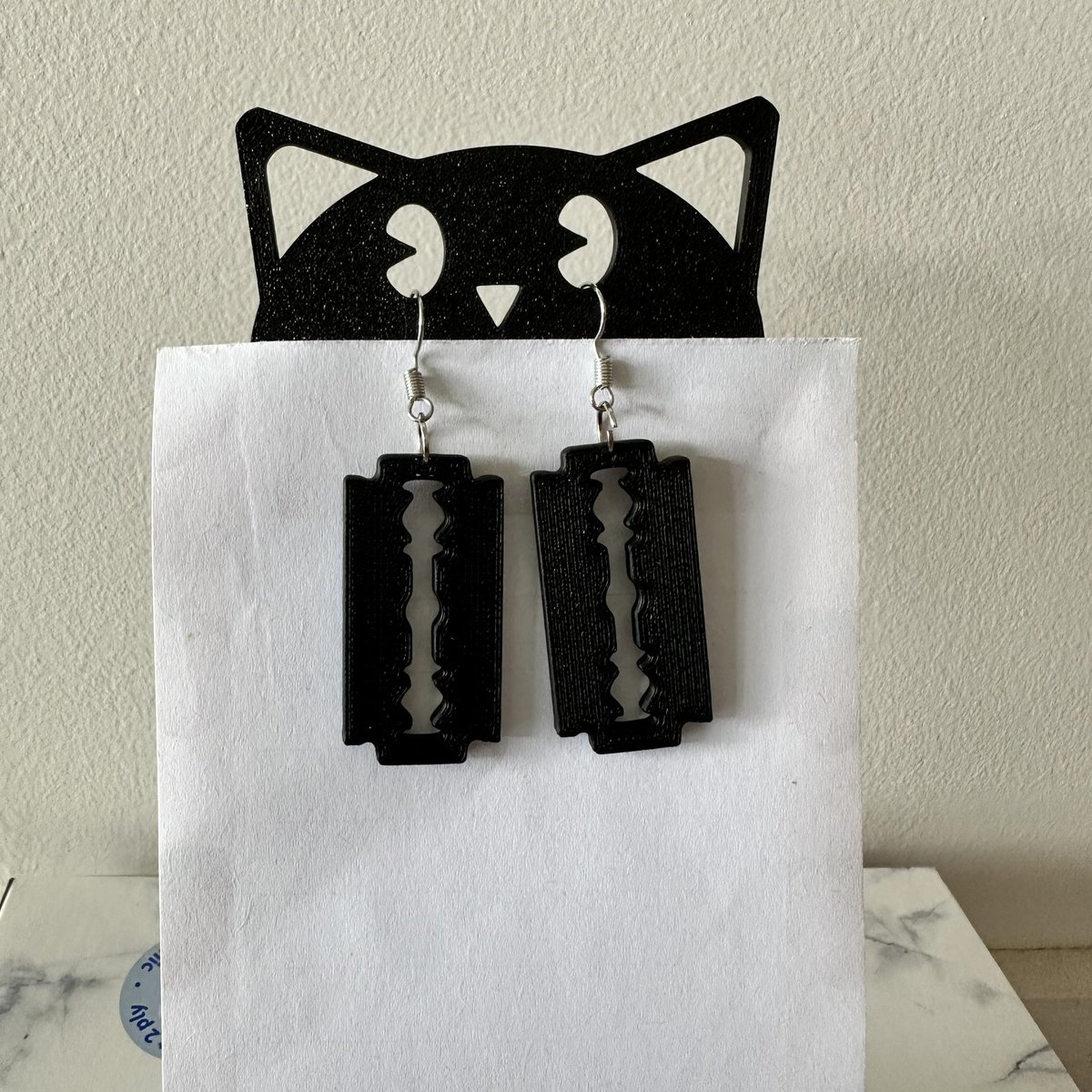 FortunesByFawn's tweet image. Razor Blade Earrings
#razor #blade #3Dprinted #homemade #earrings 
etsy.com/au/listing/447…