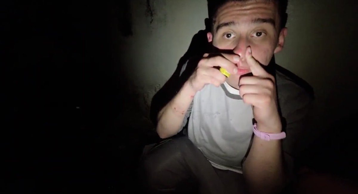 WickedGoodFT's tweet image. Seems like Kevin’s Miami trip has taken a dark turn. He’s currently doing poppers with 2 homeless guys. 

#fishtank #fishtanklive #fishtankislive #fishtankdotlive