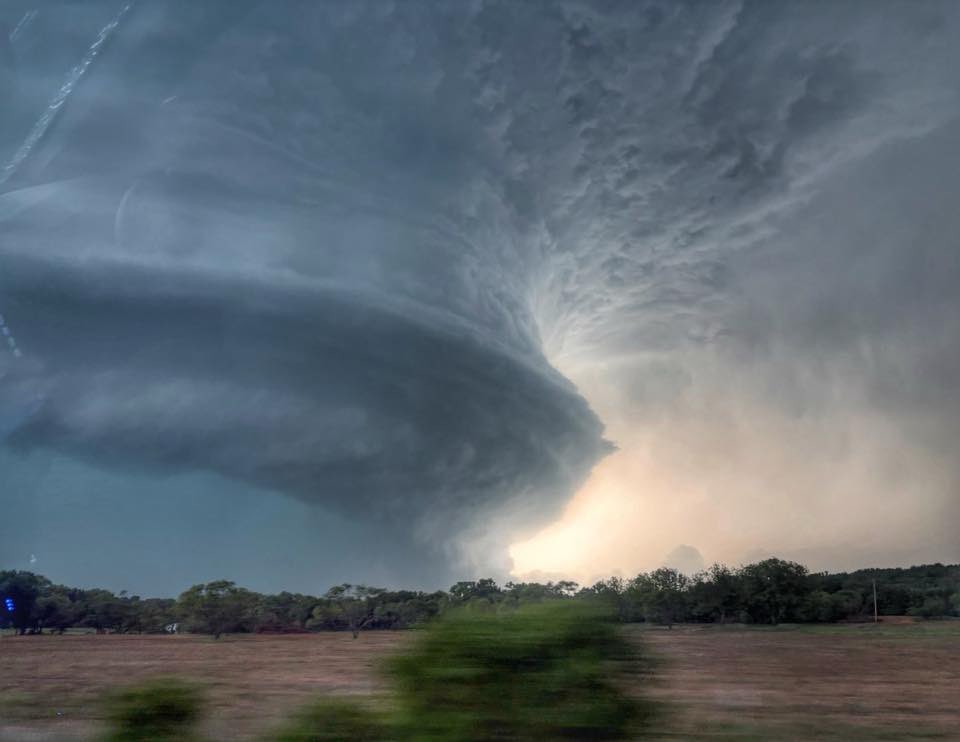 Live Storm Chasers tweet media