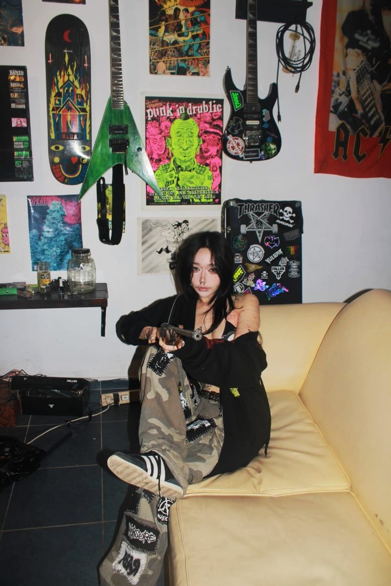 :3 tweet media