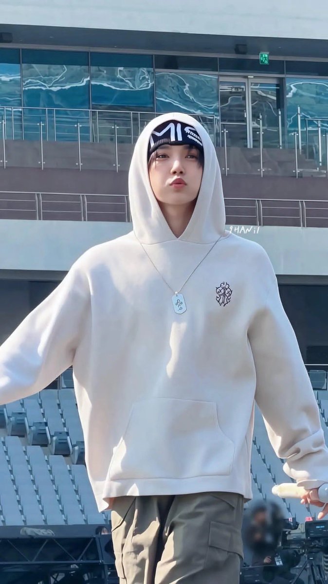사•shuhan_day tweet media