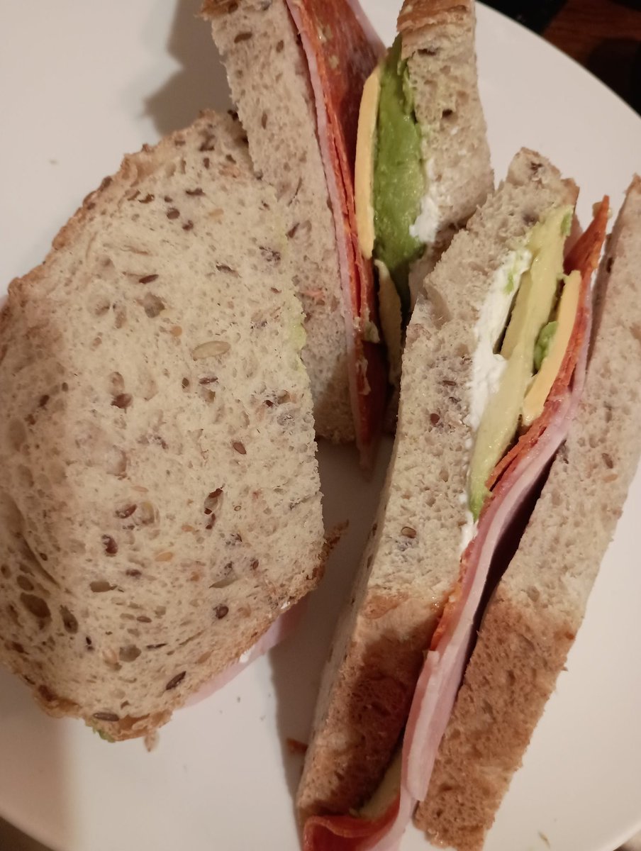 jurgool2025a's tweet image. 😋👀 #Snack #While #SaturdaySnack 😆