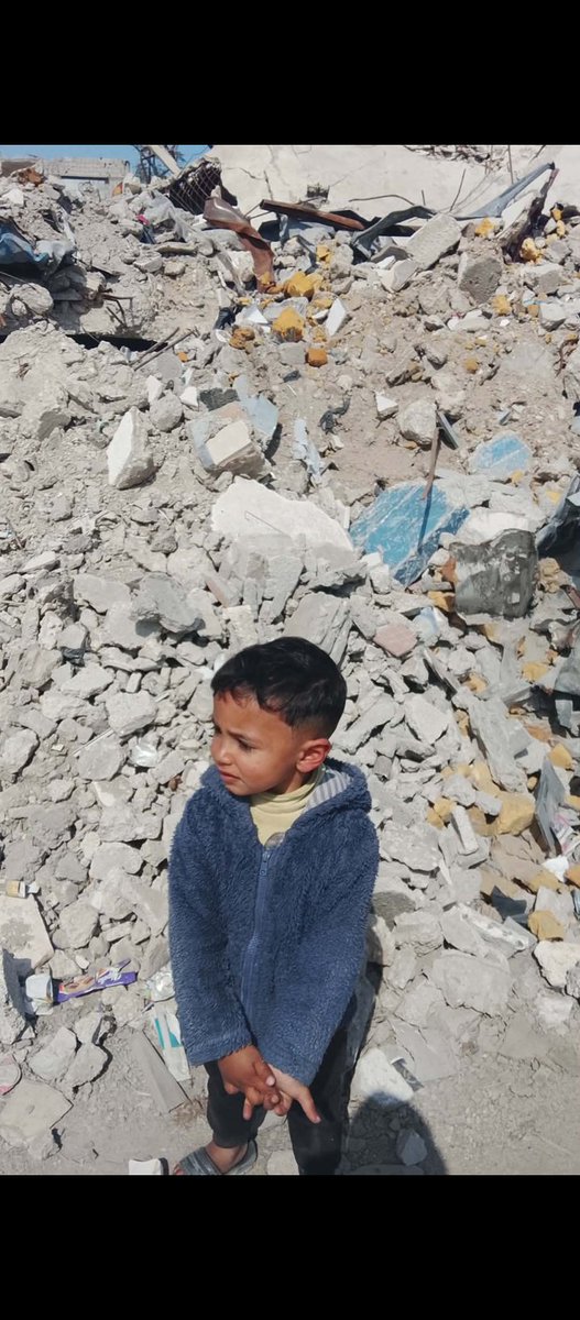 Ahmed and three children tweet media