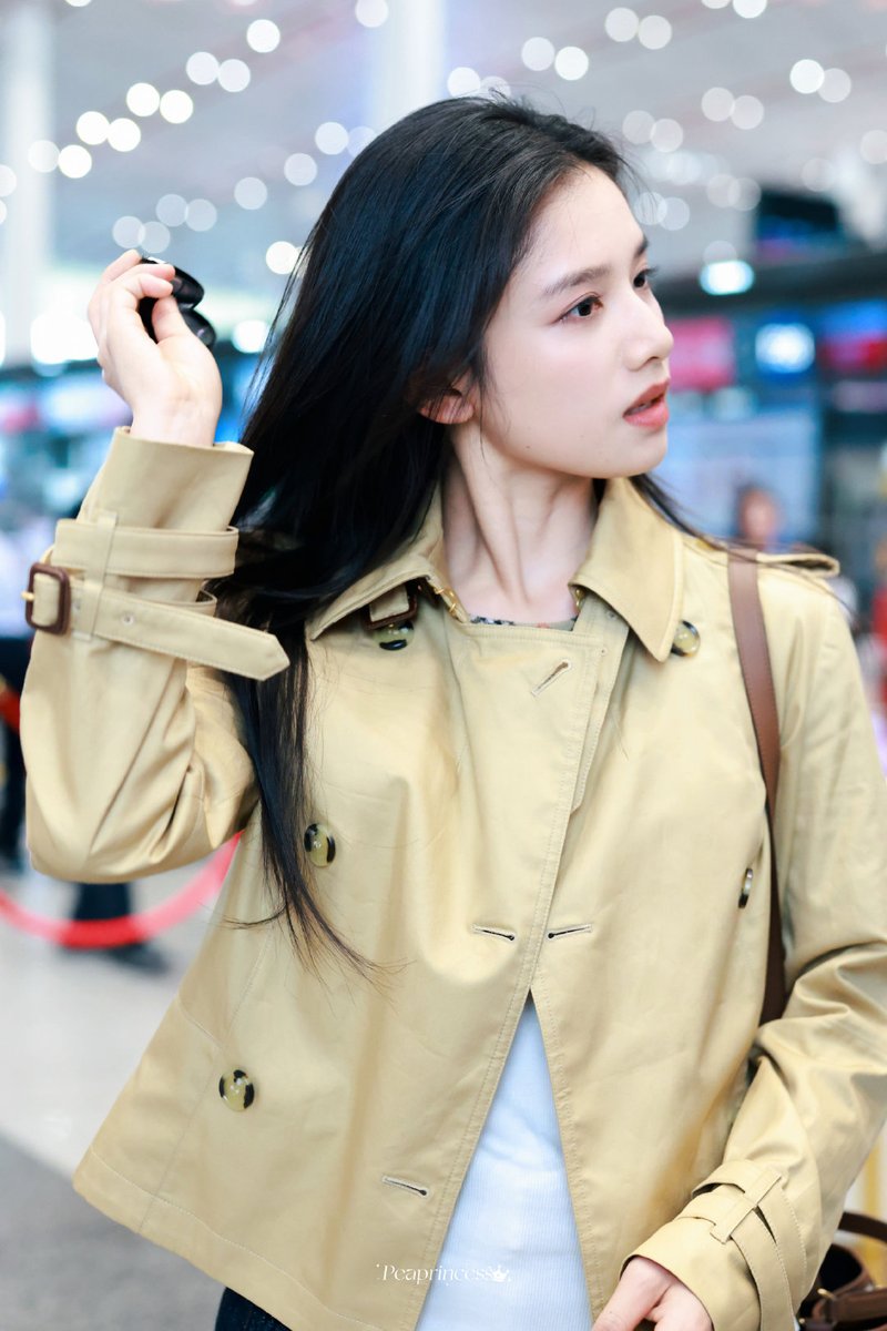 My pretty Princess yesterday's airport OOTD

#ZhangJingyi #ZhangJoy
