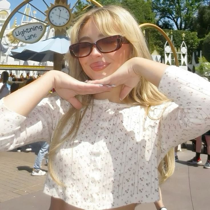 chrissbsc_'s tweet photo. sabrina and her glasses https://t.co/KsND0vQopv