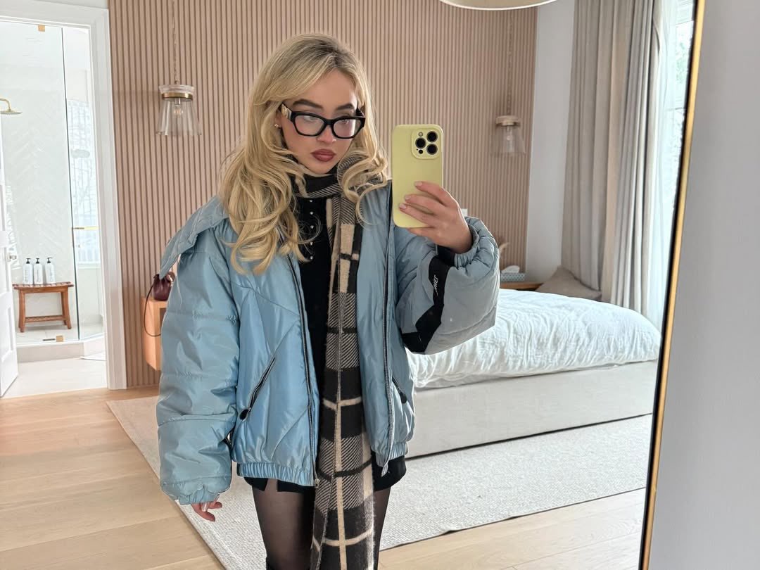 chrissbsc_'s tweet photo. sabrina and her glasses https://t.co/KsND0vQopv