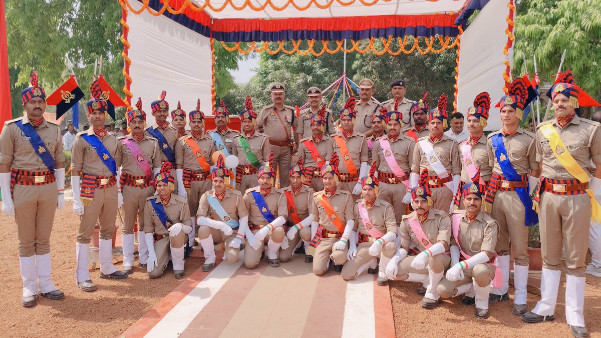 co36pacup's tweet photo. तकनीक में दक्ष और अनुशासन में श्रेष्ठ- यही है उत्तर प्रदेश पुलिस के नए बैच की पहचान l #UPPolice pop#uppolice https://t.co/wKF2udo3Yk