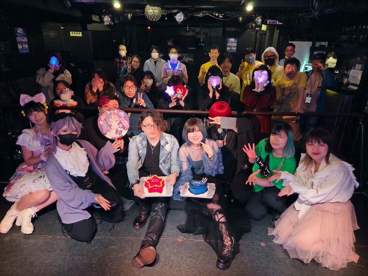 でも、なんだかんだ言っても、
歌わせてもらえること、音楽作らせてもらえること、
一緒にライブをやってくれる仲間がいることが一番のプレゼントだと思います🐧

昨日も楽しかった٩( 'ω' )و