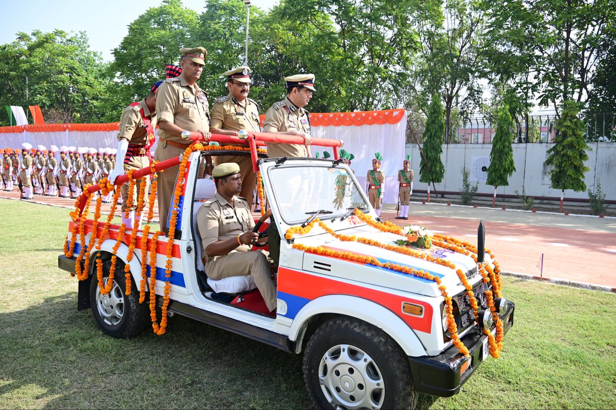 co32pacup's tweet photo. केवल लाठी-डंडा नहीं, अब तकनीक और कानून के ज्ञान से लैस है हमारी नई पीढ़ी का पुलिस बल । #UPPolicePOP #UPPolice @adgpacup @Uppolice @dgpup https://t.co/oS12Ri3tBX