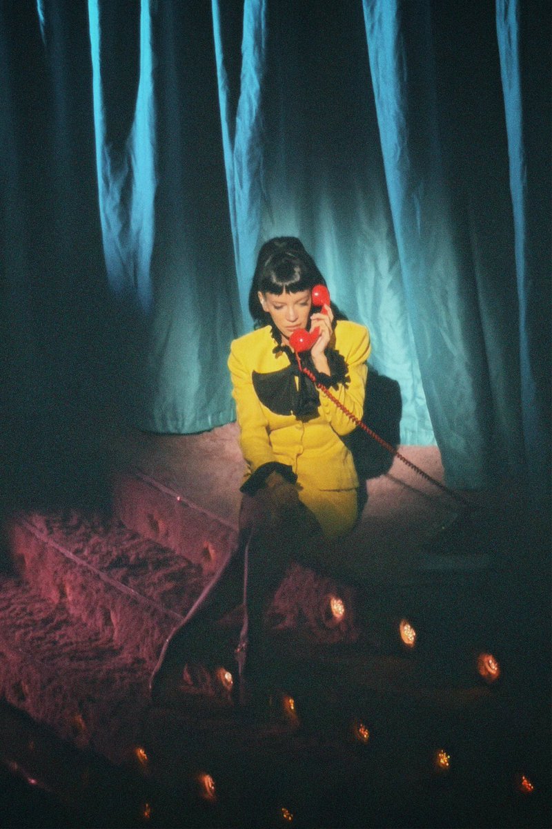 zacktypes's tweet photo. … now i’m a west end girl 💙 @lilyallen https://t.co/O2EiVX77dl