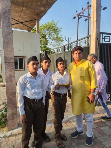 1AjayPratap's tweet image. हरी प्यारी सरस्वती विद्या मंदिर सीनियर सेकेंडरी स्कूल के वार्षिक उत्सव में मुख्य अतिथि, माननीय वित्त मंत्री उत्तर प्रदेश सरकार श्री सुरेश कुमार खन्ना जी के साथ सम्मिलित होकर विद्यार्थियों के उत्साह एवं प्रतिभा को सराहा।

#AnnualFunction