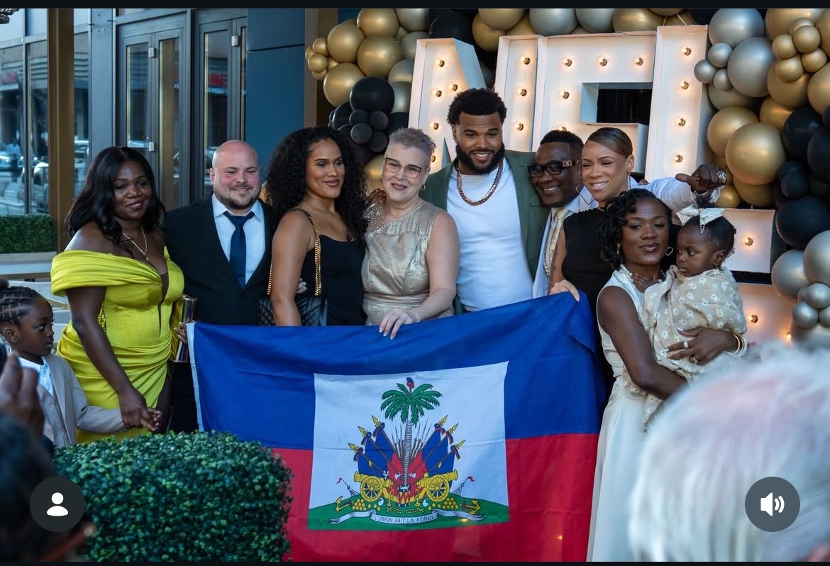 JeanAmourMusk's tweet image. Akheem Mesidor is coming to Los Angeles🌴#Congratulations brother! 1st round, 22nd overall pick. Born in Ontario 🇨🇦 went to Clearwater High School (home of the Flag Service Organization): The Mecca of Scientology. Mr. @MariusJeanPier ⚓ told me he lived there for awhile...