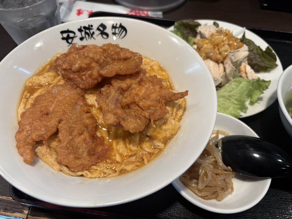 あつお tweet media