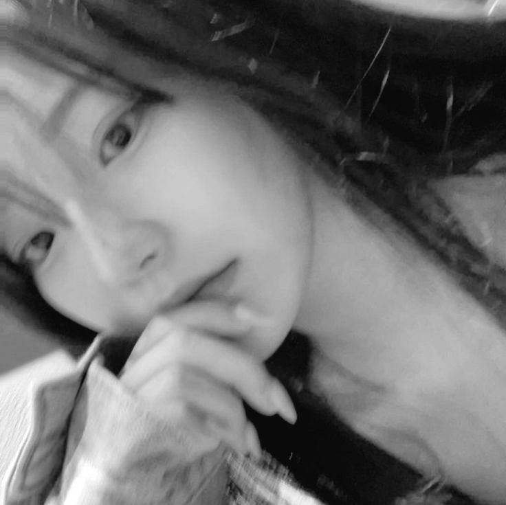 ️️

Tiba tiba banget mau clingy, mau dipangku, mau dipeluk, mau dicium (tidak untuk om Tian).

Tapi, om Tian lagi dinas keluar kota, hng.

 ️️