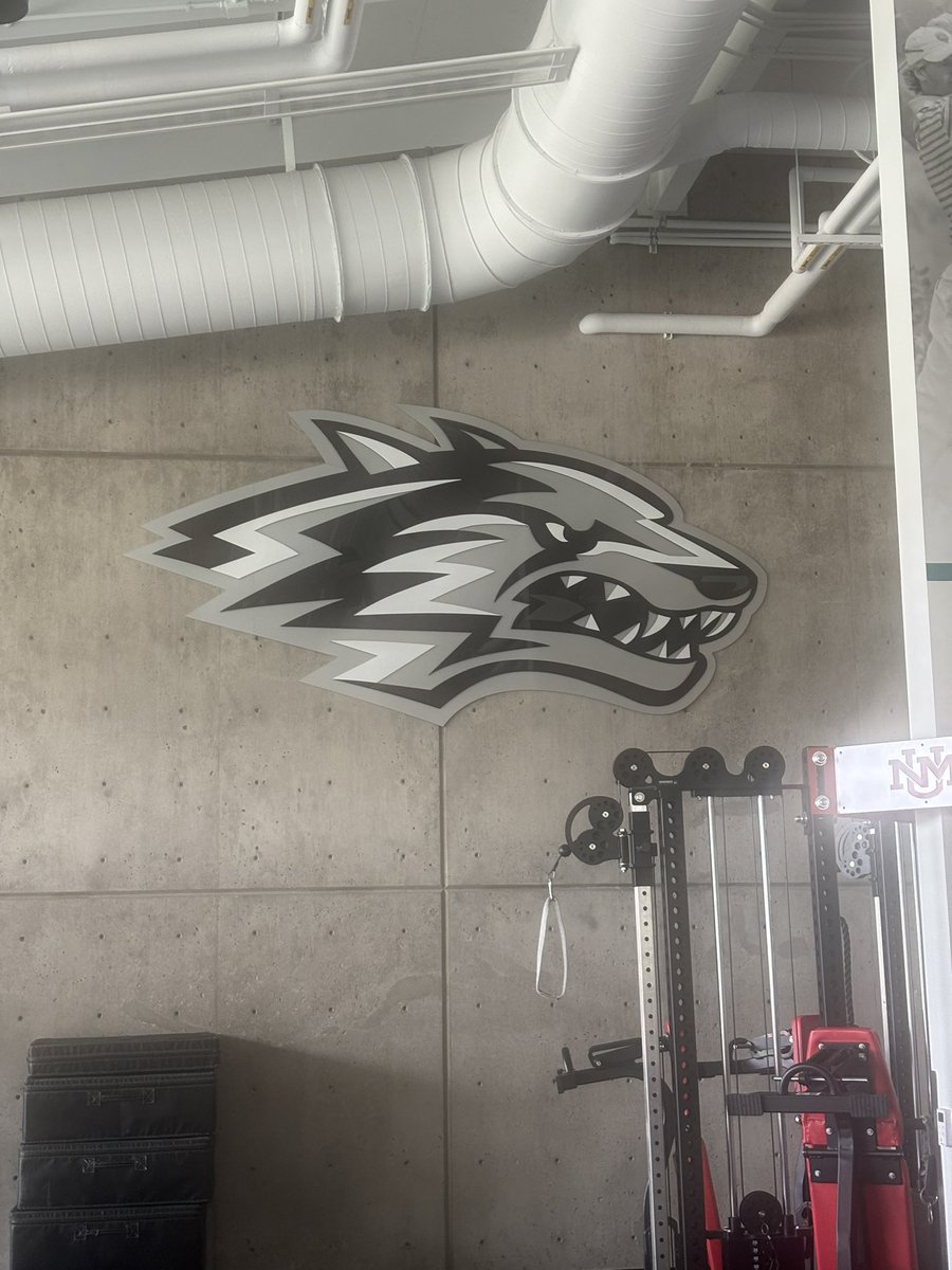 M1xoRealThurl's tweet photo. Thank you to @CoachJTorres29, @franks_coach, and @UNMLOBOS for presenting me with the opportunity to tour the campus and watch the New Mexico spring game #GoLobos🔴⚫️ https://t.co/ygcqbMOzgl