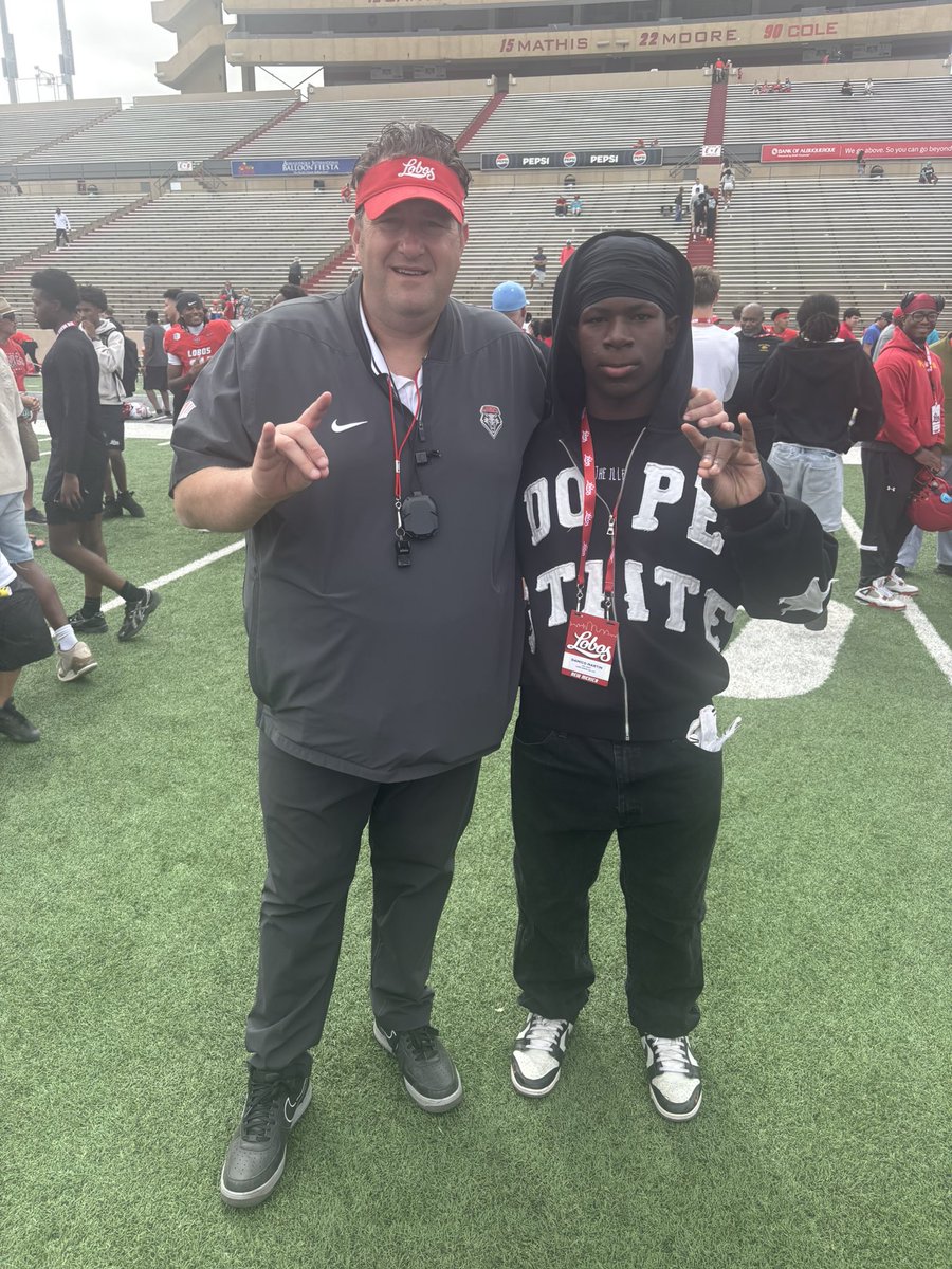 M1xoRealThurl's tweet photo. Thank you to @CoachJTorres29, @franks_coach, and @UNMLOBOS for presenting me with the opportunity to tour the campus and watch the New Mexico spring game #GoLobos🔴⚫️ https://t.co/ygcqbMOzgl
