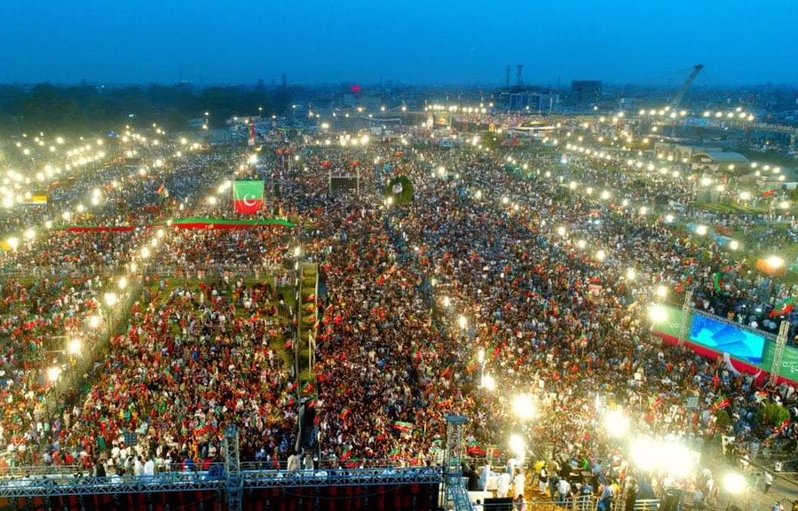 کیا آپ بتا سکتے ہیں کہ یہ تصویر کب اور کہاں کے جلسے کی ہے؟ 

#خان_کی_جدوجہد_کے_30_سال
#PTIFoundationDay