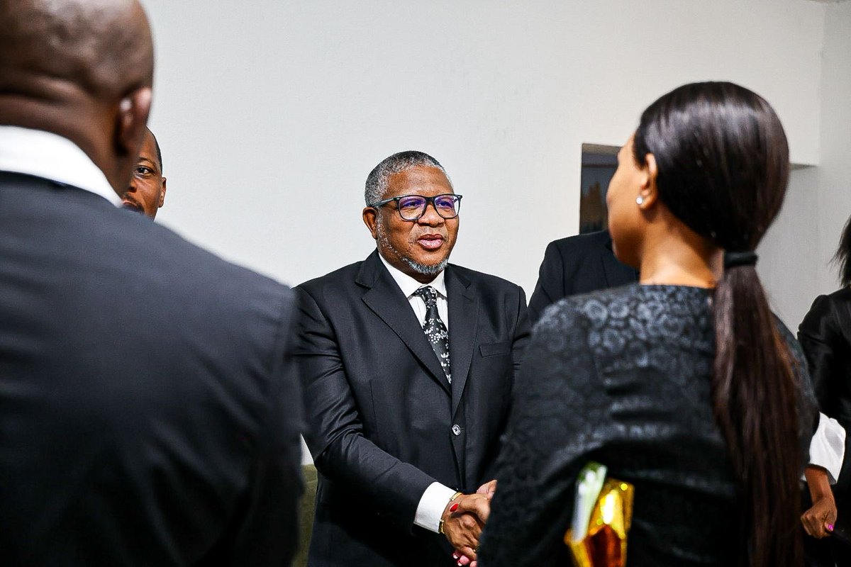 MbalulaFikile's tweet image. [WATCH] We have arrived at the family home of comrade Makoro John Mpe for the first part of the funeral service of his father Cde Makgalemele Donald Molepo in Polokwane, Limpopo. 

#RestinPeace
