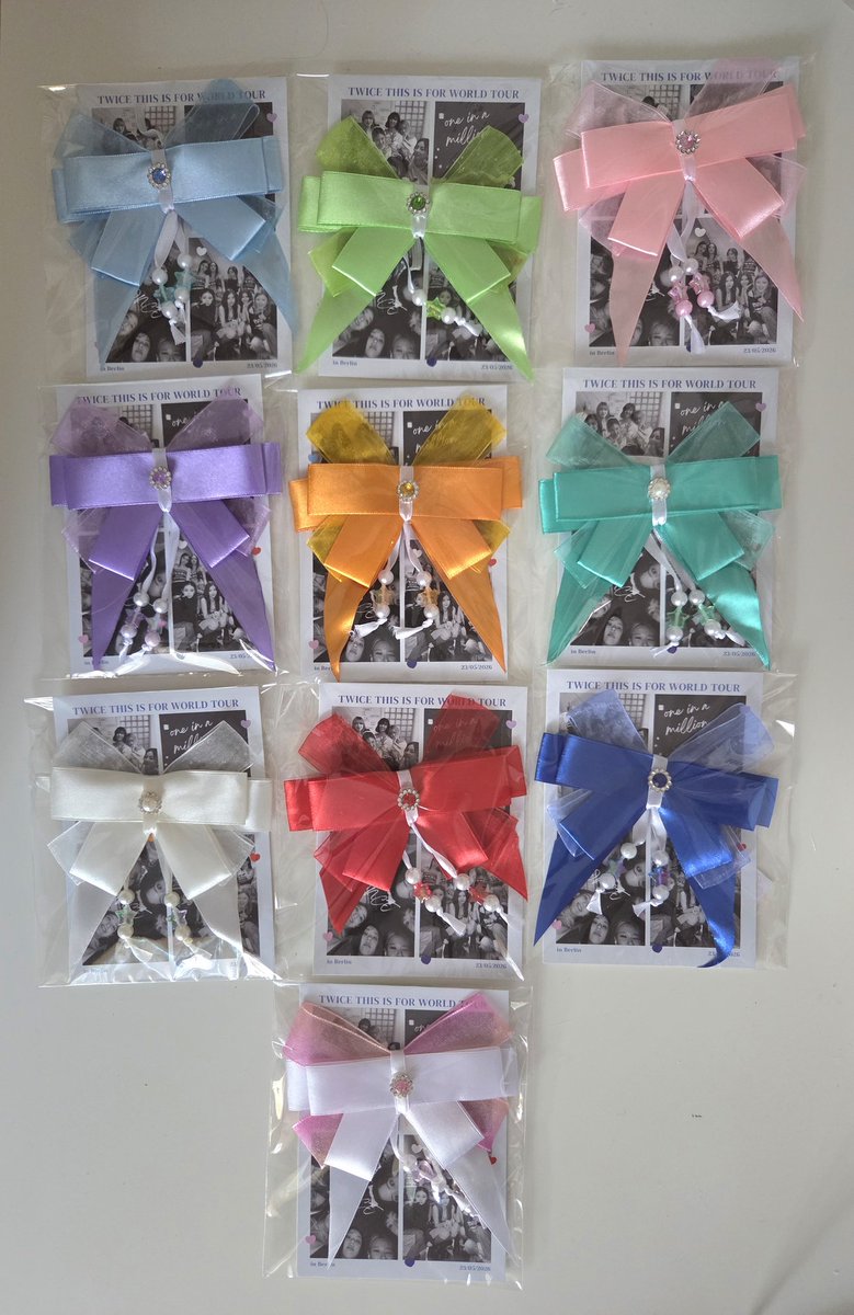 xcakebowstudent's tweet image. Almost done with packaging everything for the TWICE concert in Berlin. made over 500 lightstick bows and can't wait to hand them out at the venue! See you soon!

#TWICE_THISISFOR_WORLD_TOUR_IN_BERLIN 
#LIGHTSTICKBOW 
#FREEBIE

@TwicexGermany @thisisforeurope @twiceinde