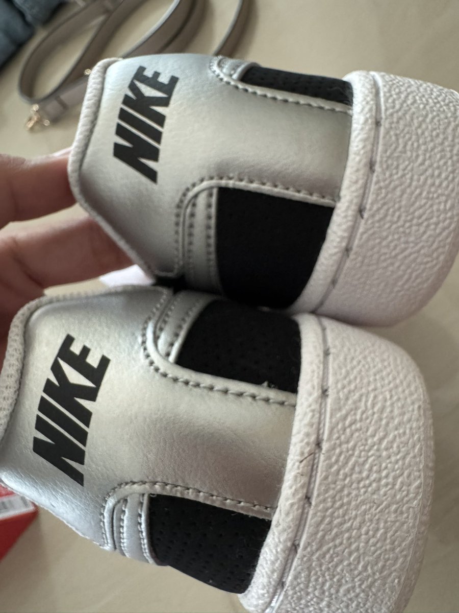 ilymorenaja's tweet photo. #ส่งต่อรองเท้าNike ไซส์ผู้หญิง 5 uk (24.5 ซม.) ซื้อมาผิดไซส์ ใส่แล���วหลว��ค่ะ😭 ใหม่ๆเลย ทักมาดูก่อนได้ค่ะ
ราคา 800 ส่งฟรีค่ะ
#ส่งต่อเสื้อผ้า #ส่งต่อรองเท้า #รองเท้ามือสอง #nikeมือสอง #ส่งต่อเครื่องสำอางมือสอง #รองเท้าผ้าใบมือสอง #ส่งต่อกางเกง
#ส่งต่อน้ำหอม https://t.co/dmkaLYrVQe