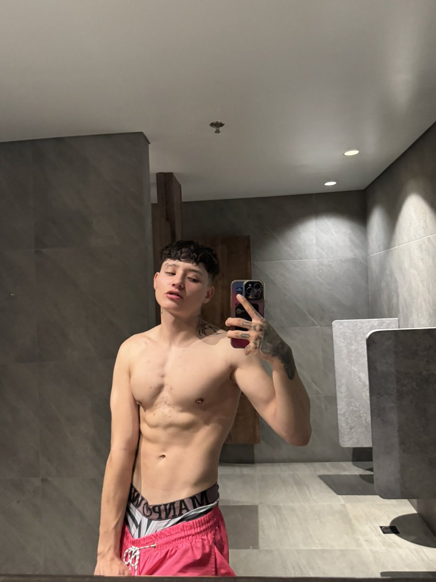 Thom boy tweet media