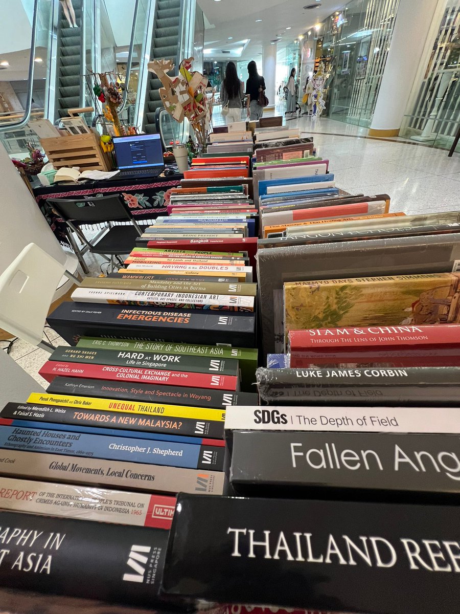 SEAJunction's tweet image. #HappeningNow
Last chance this month to explore our "Southeast Asia Mini Book &amp;amp; Craft Fair " 📚✨
Join us today at SEA Junction (4th Floor, BACC).
#SEAjunction #BookFair #CraftFair #SoutheastAsia #Bangkok