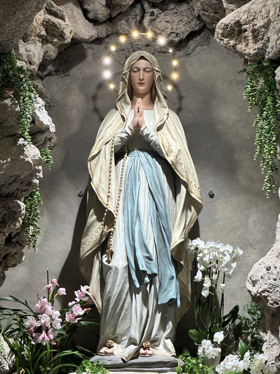 Mario11913633's tweet photo. Blessed Mother, intercede for us! https://t.co/7Hj7WYd446