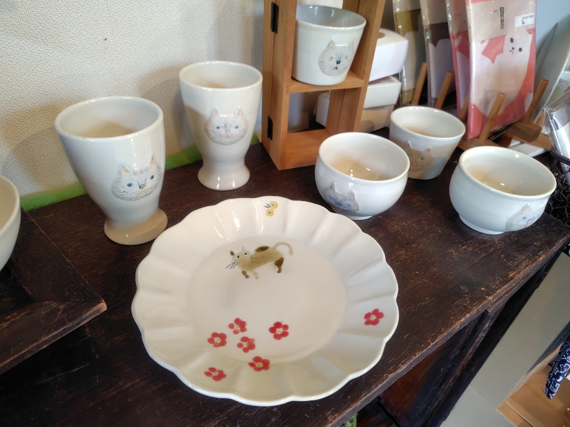 4/17から開催中の #草舟 金子佐知恵さんの個展。
お天気が良いので、昨日今日と、見に来てくださる方も多く、感謝致します。期間は4/28(火)まで。

通販でも全ての作品をご覧いただけますので、ぜひ見にいらしてくださいね。 #豆ねこ #鳩山町 

online shop⤵
mameneko.shop