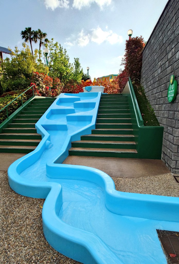 れいこ tweet media