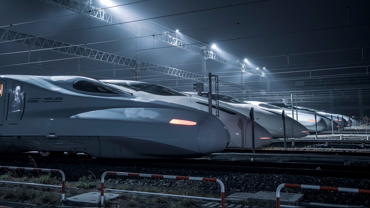 始発前の車両基地、映画のワンシーンみたいでとてもいい雰囲気だった