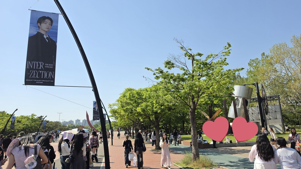 We are here beside kevin's banner. Come join us until 15:00KST ^^