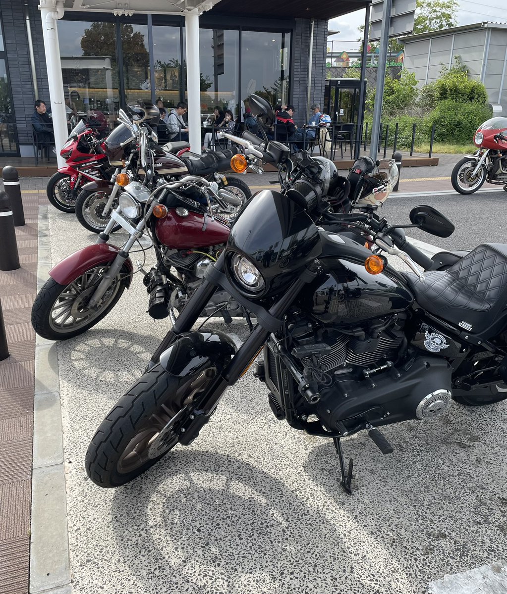 maruharuhiko's tweet photo. スタバなう。OLD MAX KEIHIN CHOPPERさんを見てからいつもの都筑へ。OLD MAX掛川でパンのカスタムお願い中。将来こちらのお店でもお世話になるかもしれませんね😀
#OLDMAX #KEIHINCHOPPER #ハーレー https://t.co/hU5Sfr1KZU