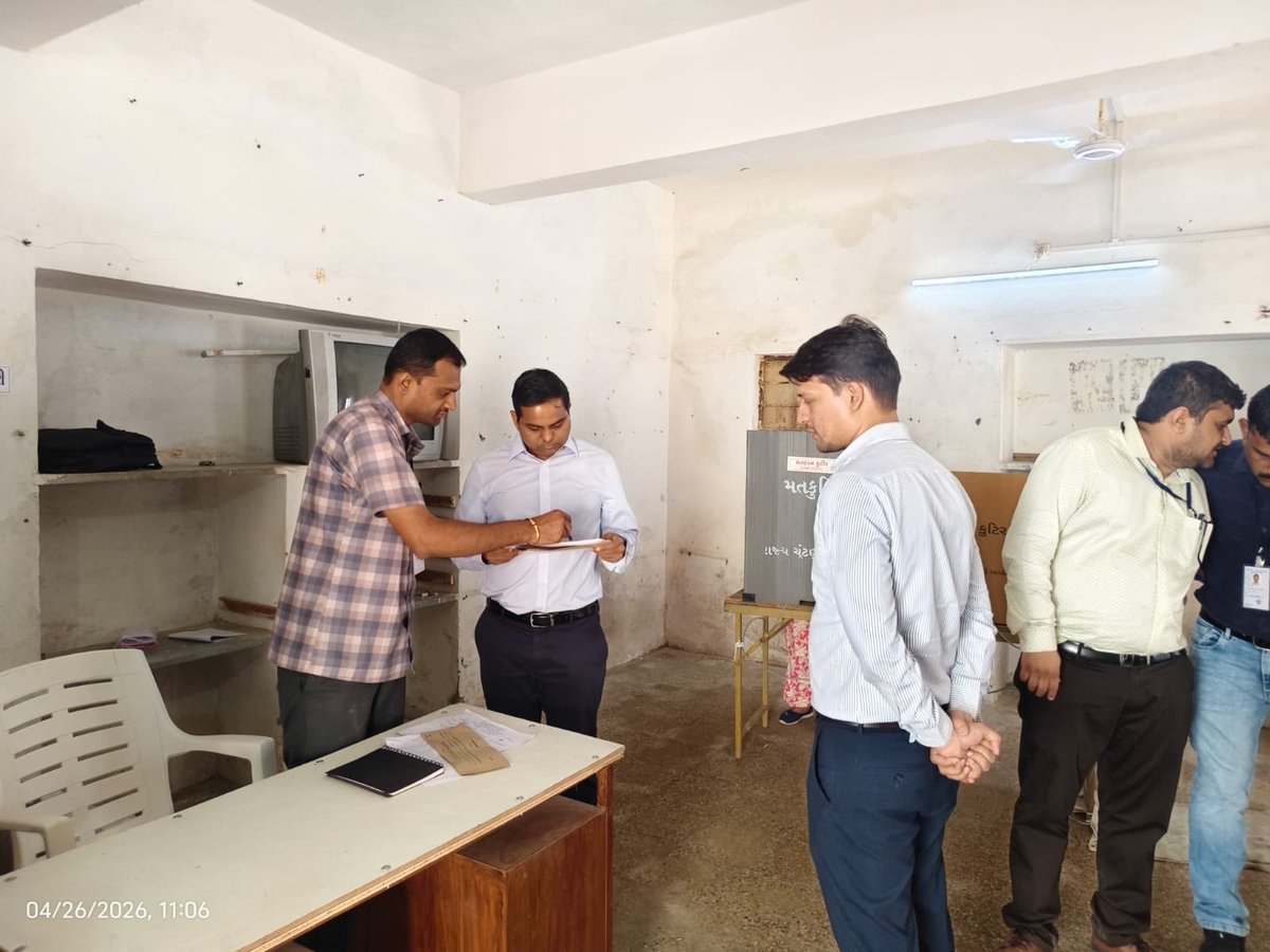 🗳️ સ્થાનિક સ્વરાજ્ય ચૂંટણી – 2026

આજરોજ પે સેન્ટર કુમાર શાળા, મેંદરડા ખાતે આવેલ મતદાન મથકની મુલાકાત કરવામાં આવી.

મતદાન પ્રક્રિયા શાંતિપૂર્ણ, વ્યવસ્થિત અને પારદર્શક રીતે ચાલી રહી છે.

લોકશાહીના આ પાવન પર્વે સૌ મતદારોને ઉત્સાહપૂર્વક મતદાન કરવા વિનંતી.