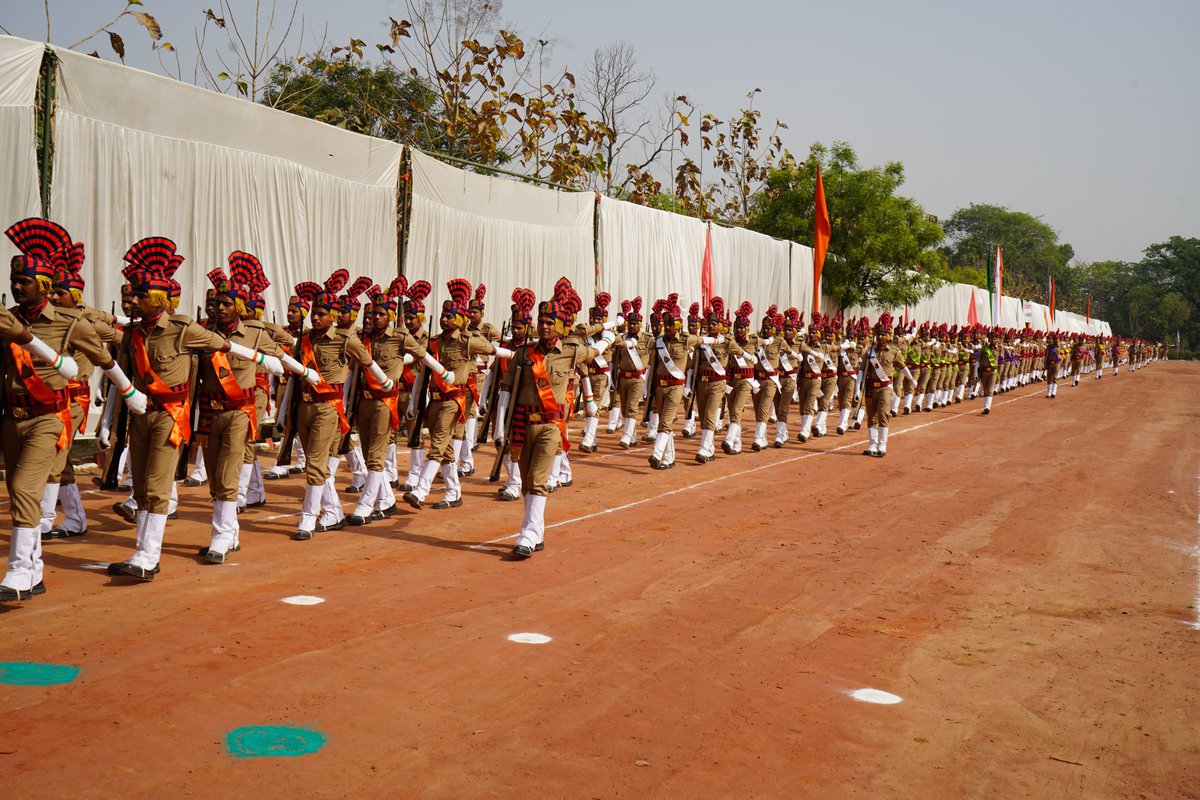 Co39pacup's tweet photo. वर्दी का गर्व और सेवा का धर्म—यही है हमारे नवआरक्षियों का एकमात्र लक्ष्य । #UPPolicePOP #UPPolice https://t.co/N55bgcsyXw