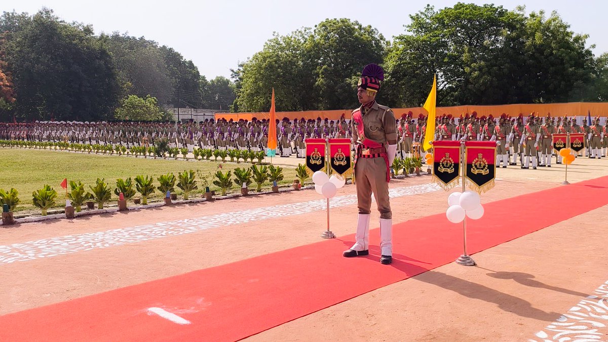 28bnE's tweet photo. राष्ट्र सेवा और जनहित का यह जज्बा हमेशा कायम रहे । #UPPolicePOP #UPPolice
#adgpac #igwest ZONE ##digagra https://t.co/x6sDihfulb