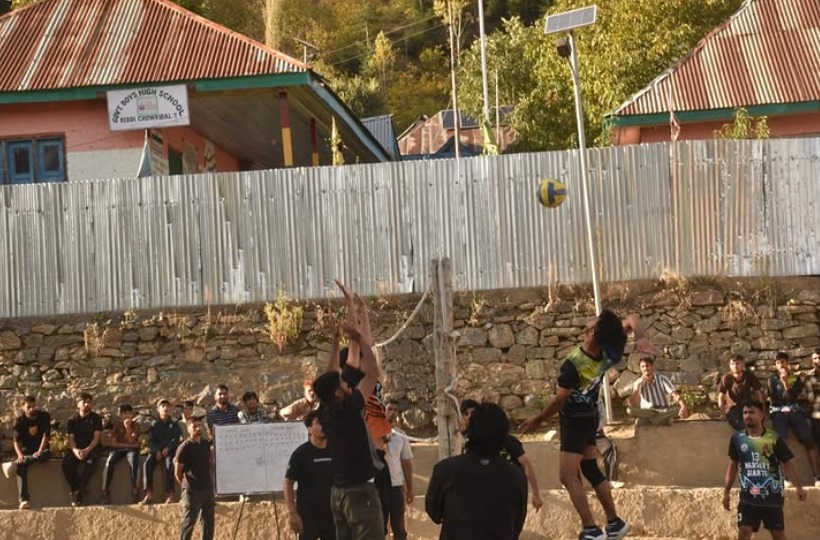 shumali_kashmir's tweet image. Future champions at play: Trehgam, Kashmir

#Sundaymotivation #kupwara #TrendingNow #kashmir #badaltajammukashmir #Explorepage #Tangdhar #keran