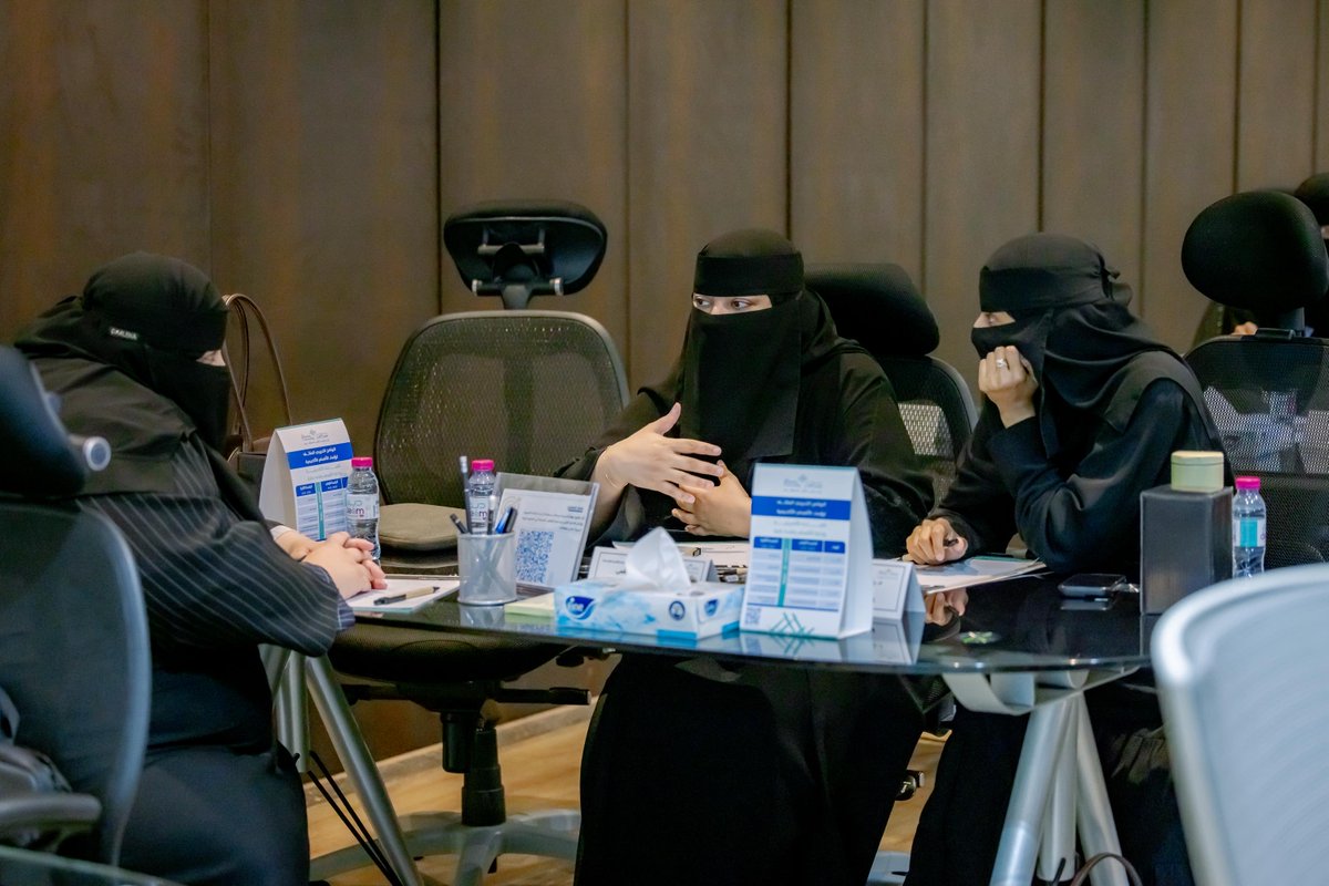 QassimUniv1's tweet photo. افتتح سعادة رئيس #جامعة_القصيم الأستاذ الدكتور محمد بن فهد الشارخ، البرنامج التدريبي المكثف لرؤساء الأقسام الأكاديمية «القيادة الأكاديمية وإدارة الأقسام بكفاءة عالية»، مؤكدًا أهمية الاستثمار في تطوير القيادات الأكاديمية وتمكينها بالمهارات التي ترتقي بالعمل المؤسسي. https://t.co/6yPtU2lZpn