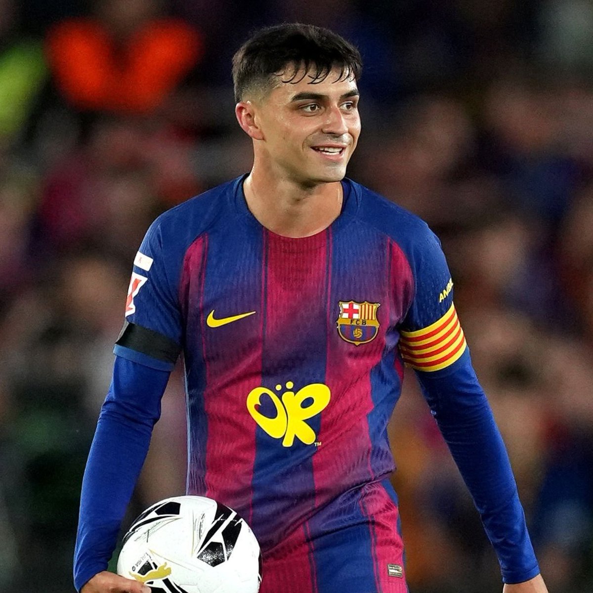 theBarcaInsider's tweet photo. 🚨 | Passes completed in the first half:

✨PEDRI: 42/43
- Bellingham: 10/14

Pedri completed FOUR TIMES more passes than Jude Bellingham. https://t.co/ItTM6tNGtA