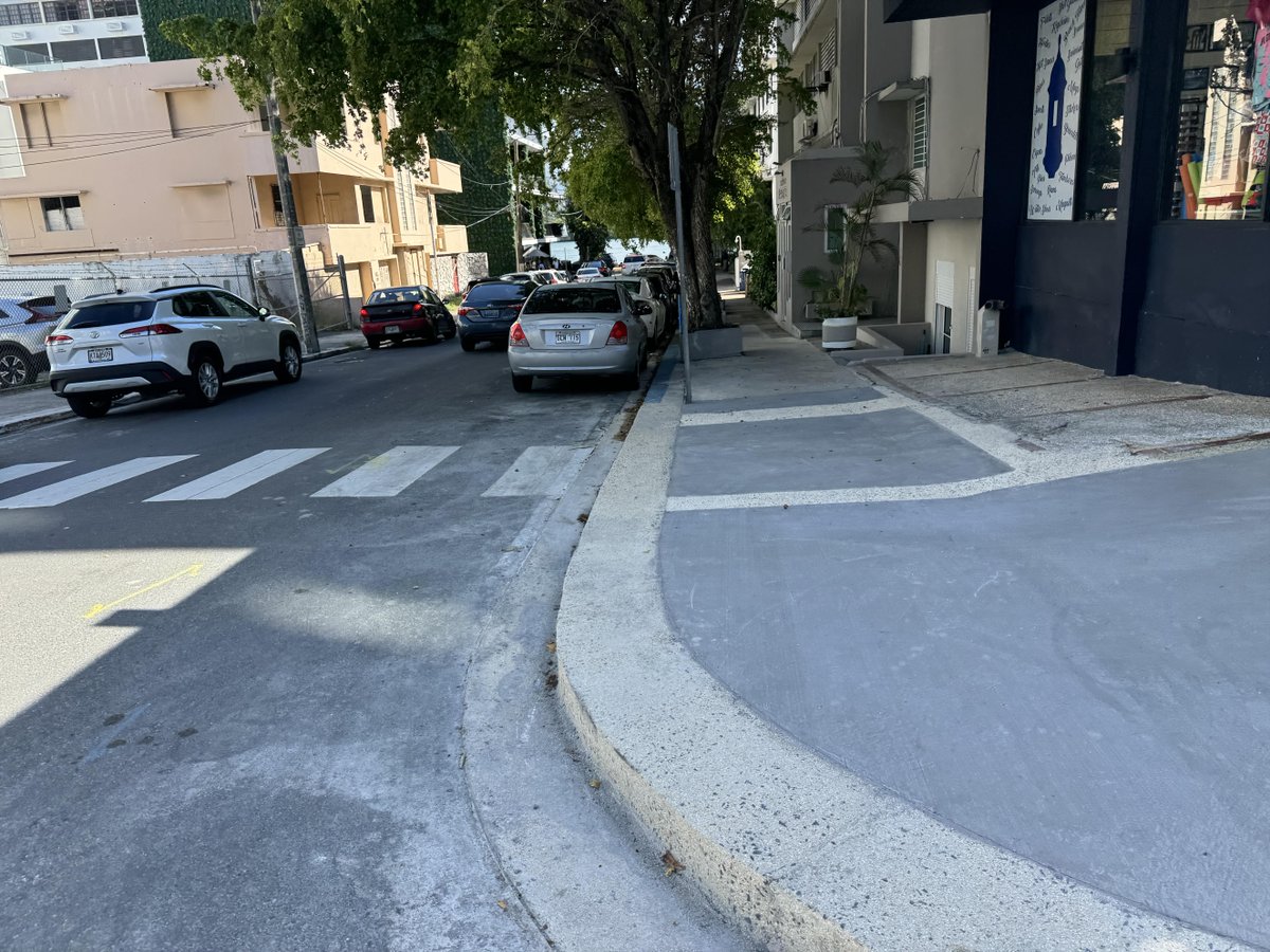 davsot's tweet photo. ¿Eliminaron estos cruces peatonales en la Ashford?

Estos son los mismos diseños que van a aplicar en la Avenida Ponce de León. https://t.co/yElkbcev9U