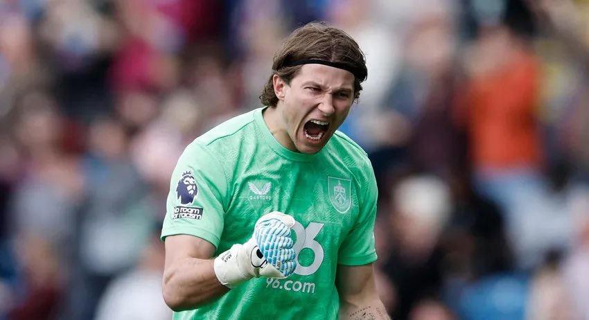 FocaFacha tweet media