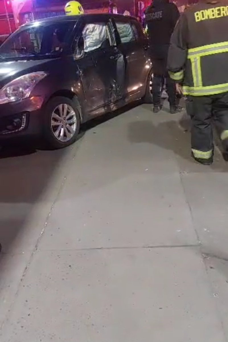 Ayer despues de jornada de adopción, ibamos camino a dejar a los perritos, y nos choco una micro, nos tiro contra una casa, le grite a mi amiga que frenara. Como pudimos agarramos a los perritos y la gente nos sacó del auto porque se empezo a incendiar. Estamos vivas de milagro😢