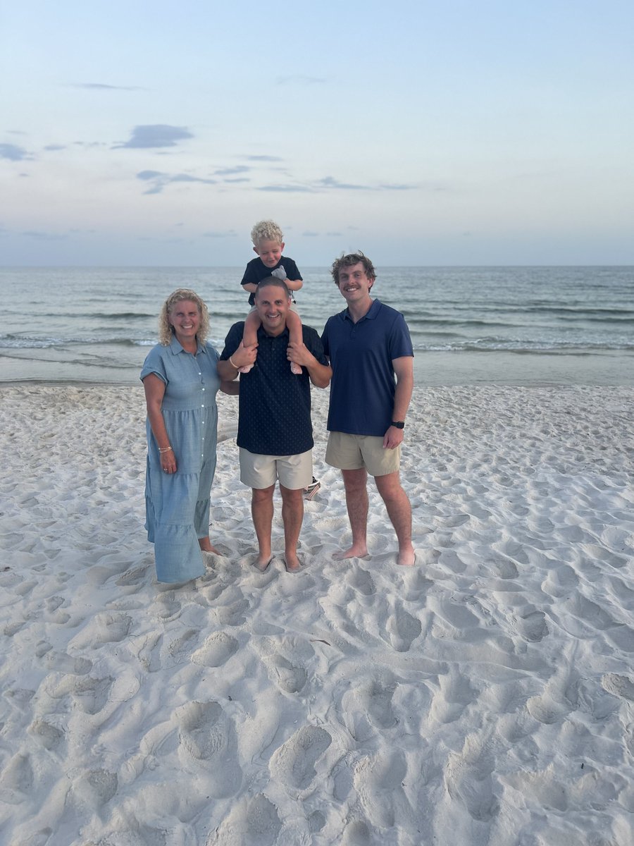 CoachJoey9's tweet photo. Happy Mothers Day Dawn Owens. Great Mom Mimi and Wife! You are loved so much https://t.co/rAMtNj30bj
