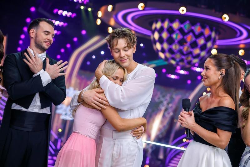 csihalstanders's tweet photo. Oddajcie mi finał Bagińskich #tanieczgwiazdami https://t.co/dFu3FnCe4T